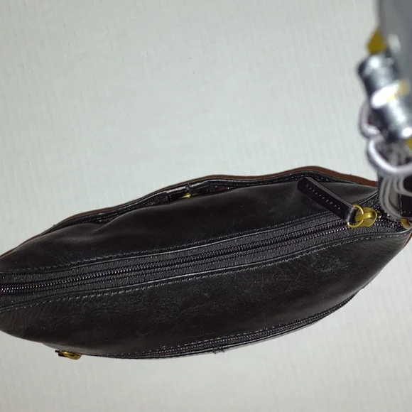 TIGNANELLO Black Genuine Leather Crossbody Bag w/RFID safe Credit Card holder - Picture 4 of 11